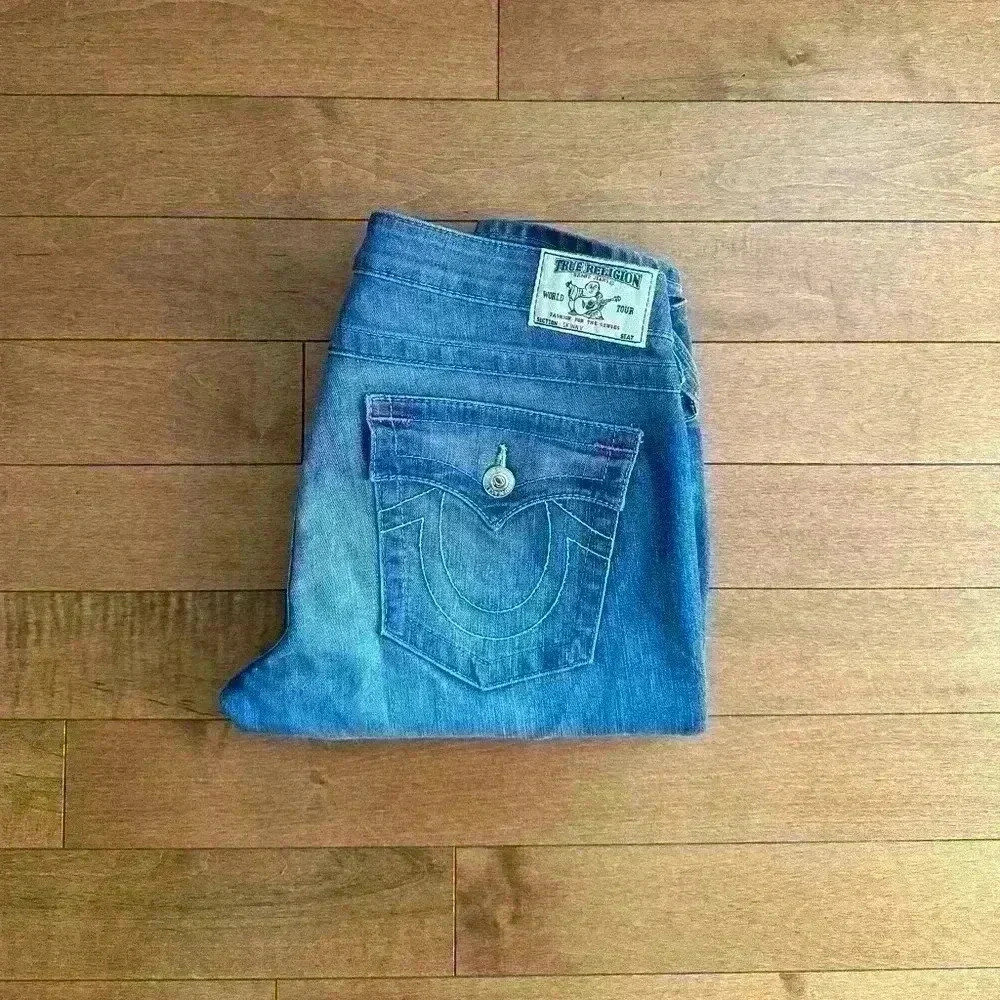 True Religion | Women’s low mid rise light wash skinny jeans size 31(runs small)